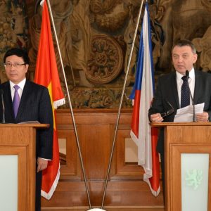 „Việt Nam là tâm điểm của tội phạm có tổ chức. Quốc gia này đã trở thành một nguy cơ an ninh hàng đầu“, cựu Bộ trưởng Bộ ngoại giao Séc tuyên bố