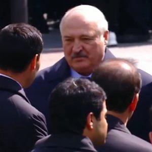 Tin đồn bạn bù nhìn của Putin Alexander Lukashenko ‚ốm nặng‘ sau khi nhà độc tài Belarus thấy không khỏe tại cuộc duyệt binh ở Moscow