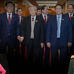 Đường vào tứ trụ của Tô đang bị Thủ bịt, Tô – Thủ “không đội trời chung”