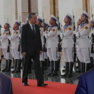 „Đánh bả“, biện pháp cuối cùng cho các “đồng chí” loại nhau. Liệu Tô Chủ tịch có bị?