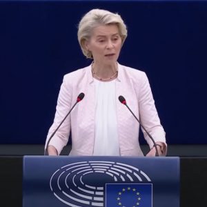 Chủ tịch Ủy ban châu Âu Von der Leyen tuyên bố „tái vũ trang châu Âu“