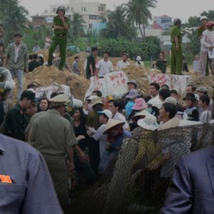 PHẢN BIỆN CHỌN LẼ PHẢI.