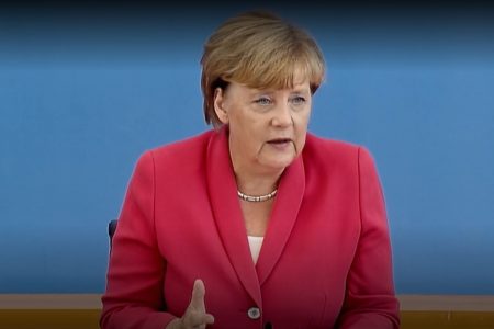 Lời kêu gọi từ cựu Thủ tướng Merkel: Chúng ta phải đấu tranh vì nền dân chủ này
