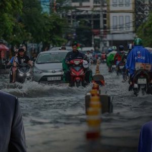 Lãnh đạo Việt Nam và căn bệnh “đi mây về gió”: Tầm nhìn quá xa nhưng trình độ có hạn?